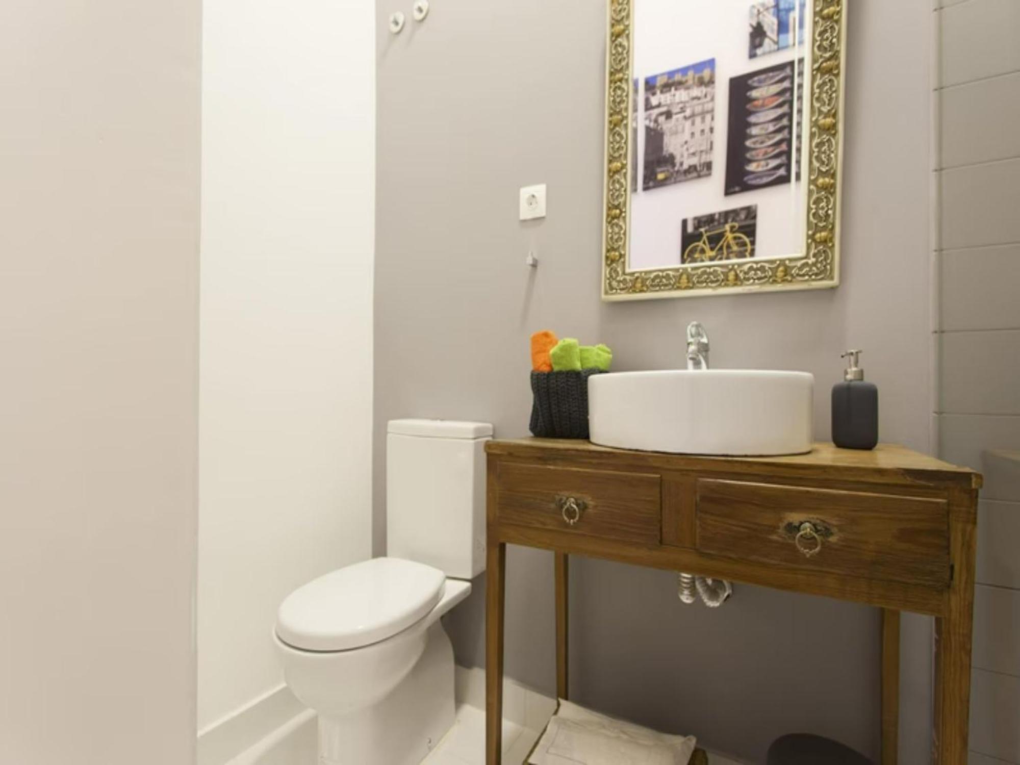 Apartment 2 Bedroom Located Heart Of Lissabon