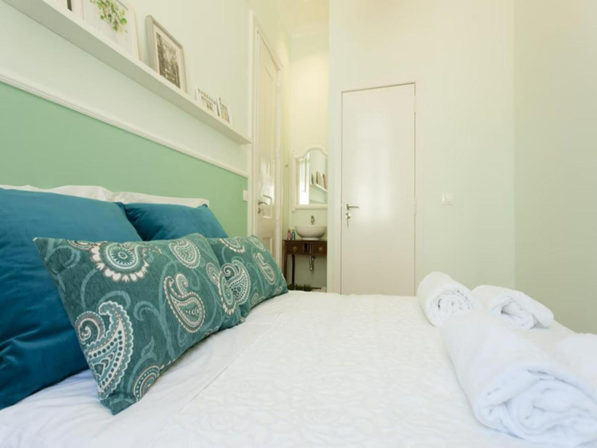 2 Bedroom Located Heart Of Apartment *