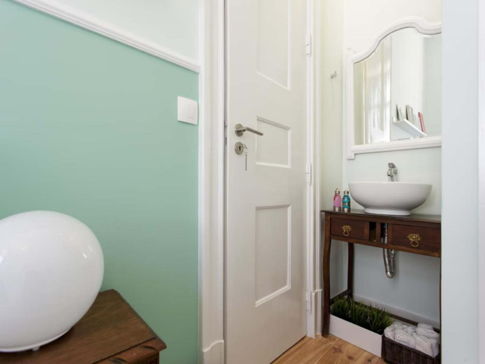 Apartment 2 Bedroom Located Heart Of *