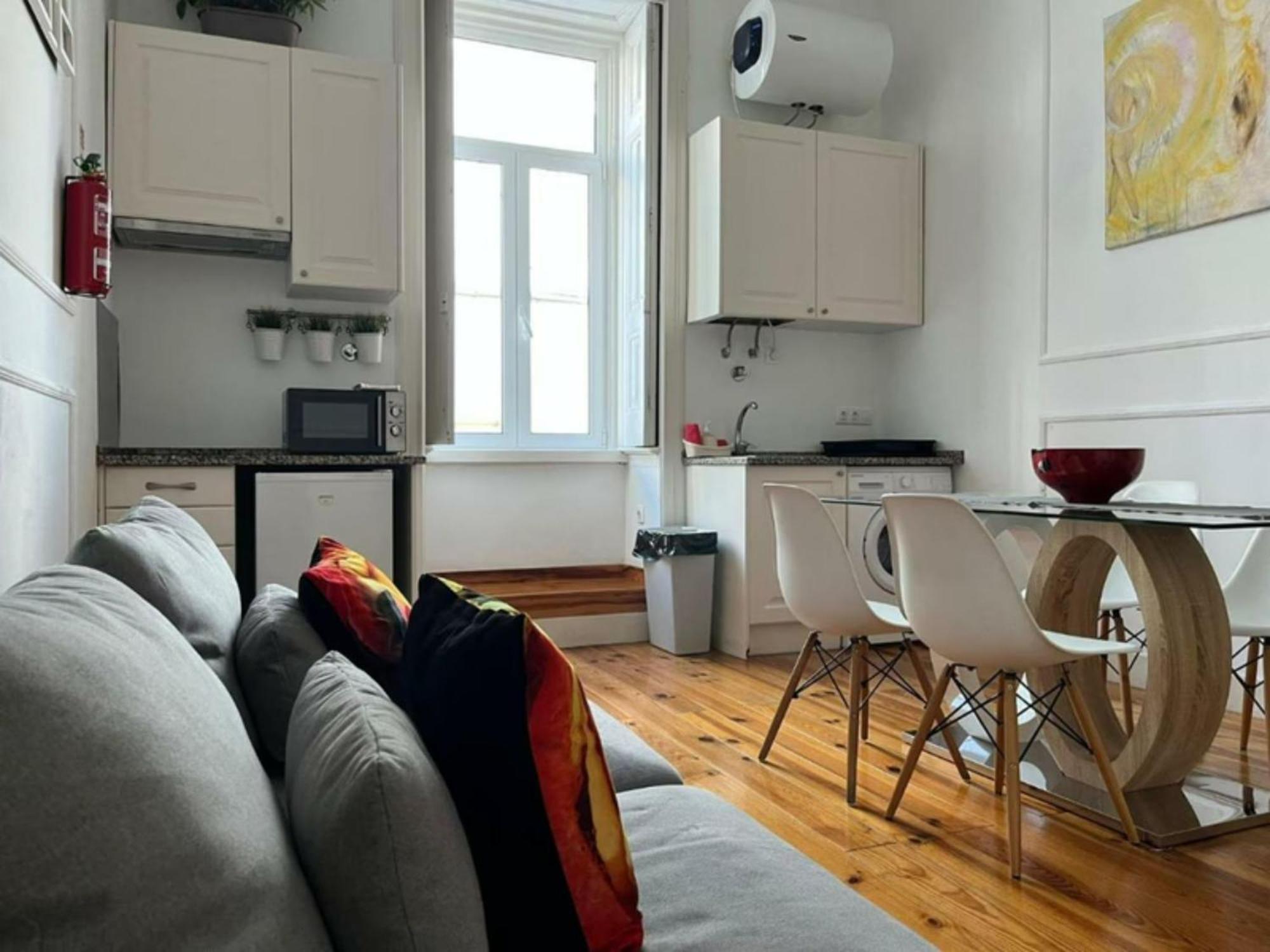 2 Bedroom Located Heart Of Apartment Lissabon